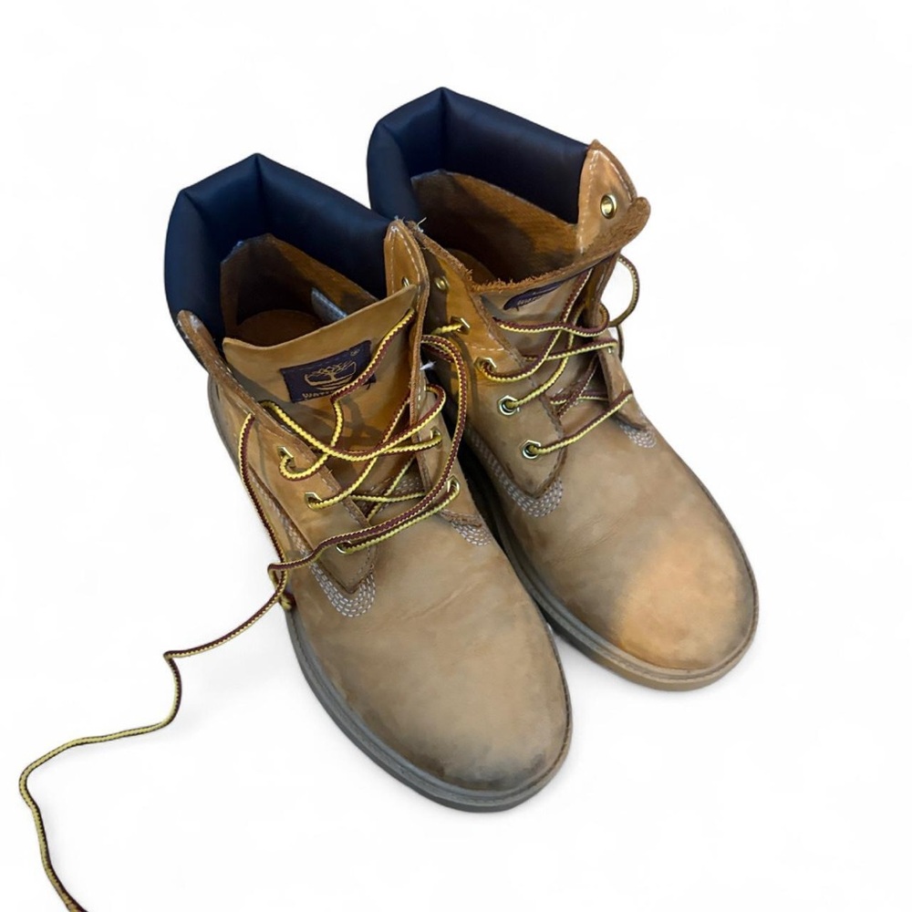 Timberland Brown Leather Boots with Navy Accents
